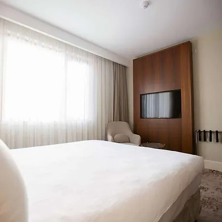 מלון Ramada Plaza Sultanahmet 5*
